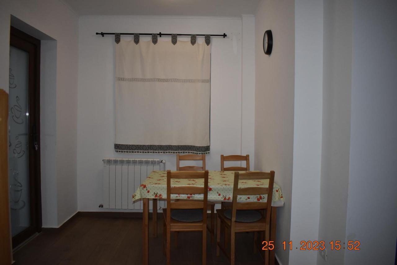 Capra Cu Trei Iezi Apartment *
