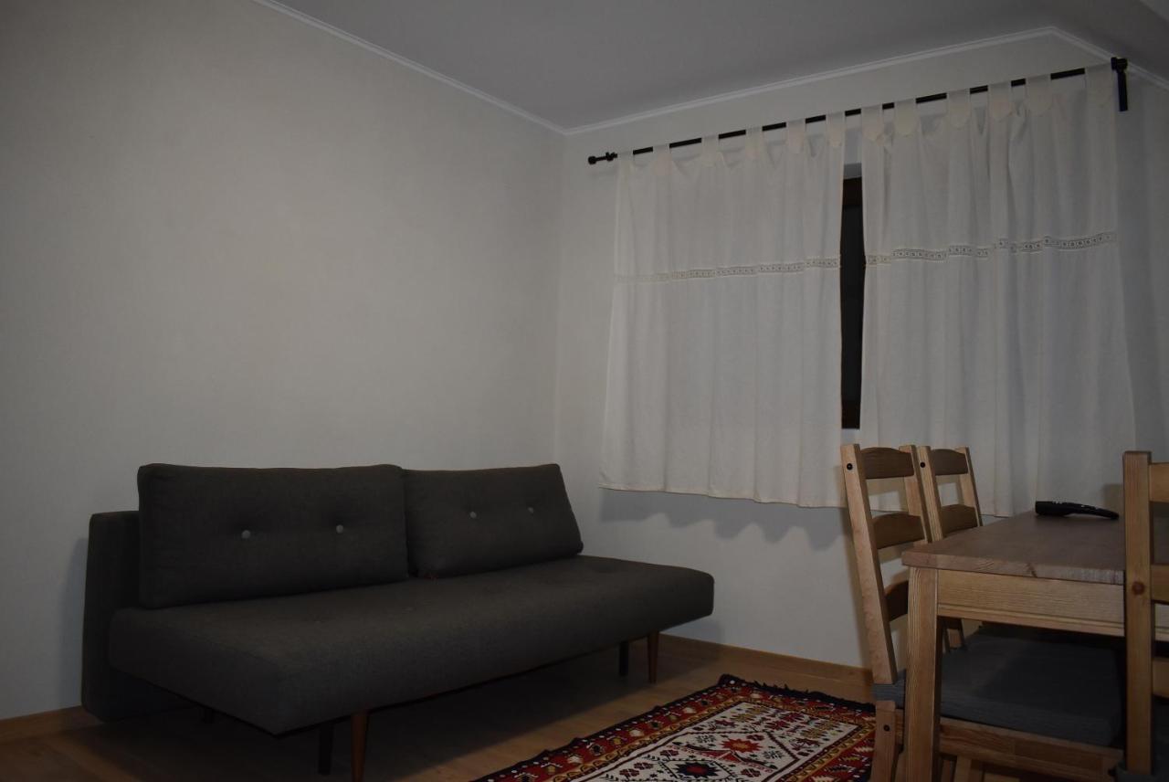 Capra Cu Trei Iezi Apartment *
