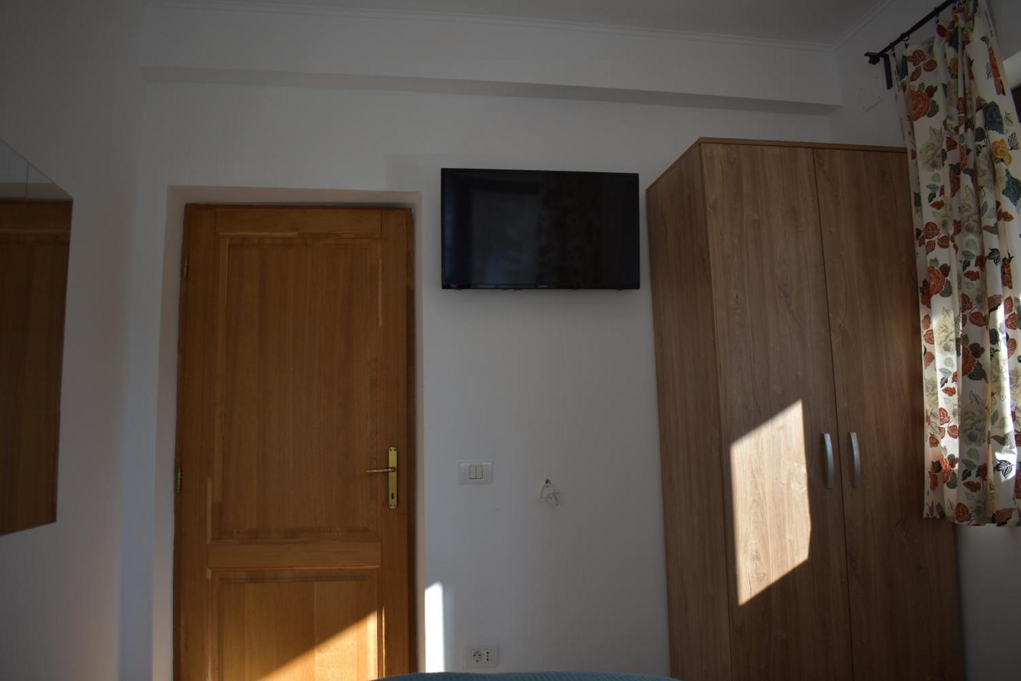 Capra Cu Trei Iezi Apartment *